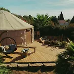 Yourte Piscine Jardin - Quatre Murs Et Un Toit * 히에레
