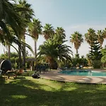Yourte Piscine Jardin - Quatre Murs Et Un Toit 히에레