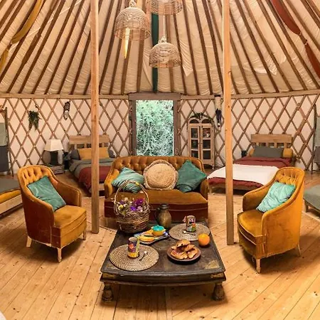 Luxury tent Yourte Piscine Jardin - Quatre Murs Et Un Toit