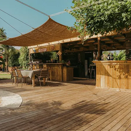 Yourte Piscine Jardin - Quatre Murs Et Un Toit *