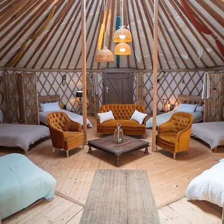 Yourte Piscine Jardin - Quatre Murs Et Un Toit Lyxtält *