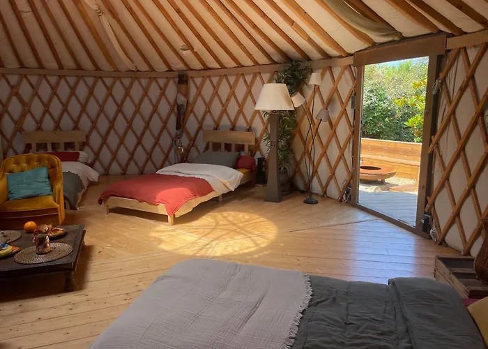 Yourte Piscine Jardin - Quatre Murs Et Un Toit Lyxtält Hyères