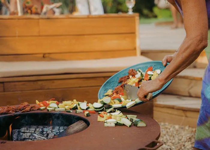 Yourte Piscine Jardin - Quatre Murs Et Un Toit * Hyères