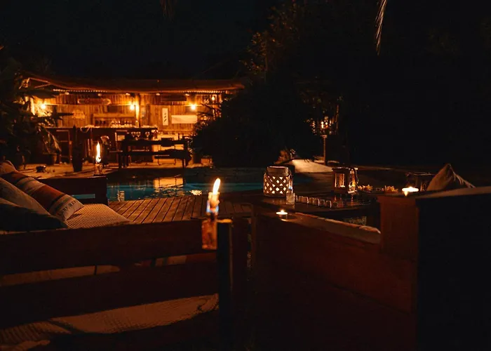 Yourte Piscine Jardin - Quatre Murs Et Un Toit