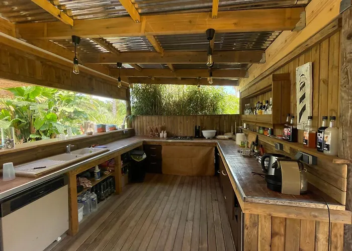 Yourte Piscine Jardin - Quatre Murs Et Un Toit * Hyères