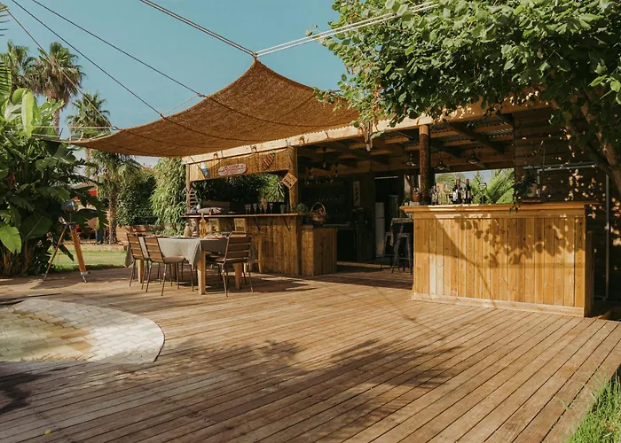 Yourte Piscine Jardin - Quatre Murs Et Un Toit *