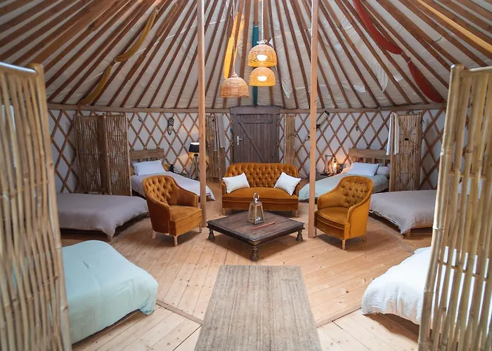 Yourte Piscine Jardin - Quatre Murs Et Un Toit Lyxtält *