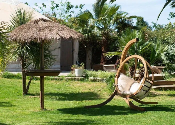 Yourte Piscine Jardin - Quatre Murs Et Un Toit Hyères